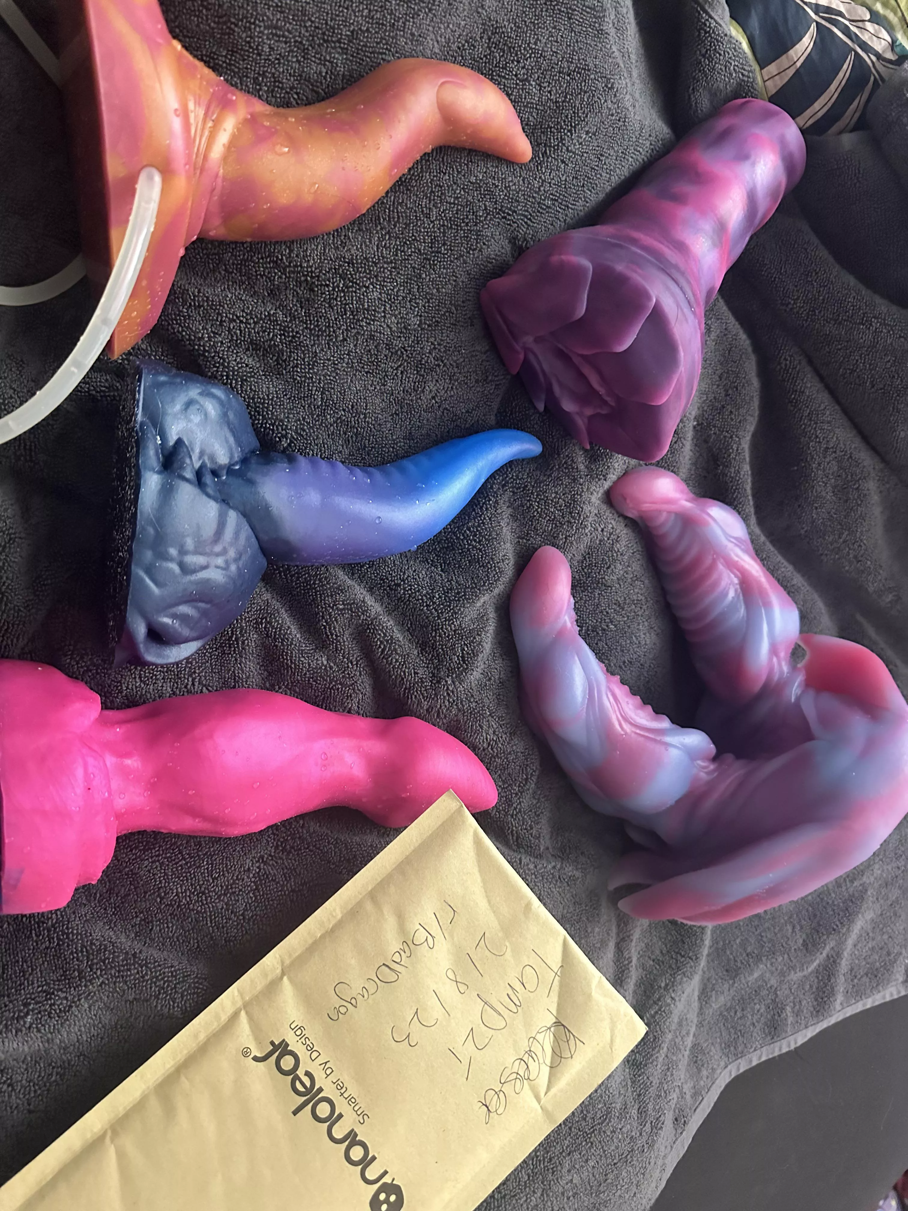 [US] WTS 5 BD toys Janine, Bruce, Winston’s Tongue, Virgil, Kona