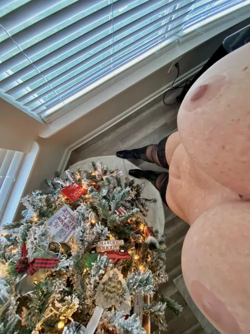 Waiting for you to come get your gift. (F)52