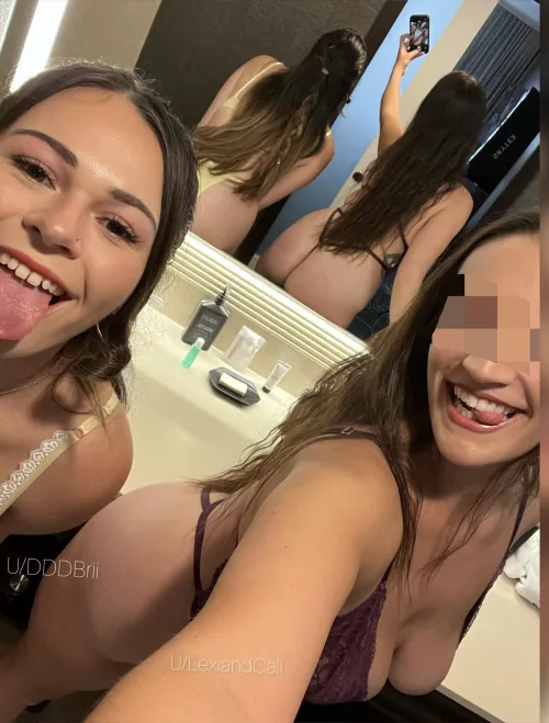 What girls are really doing while they’re getting ready to go out 😈