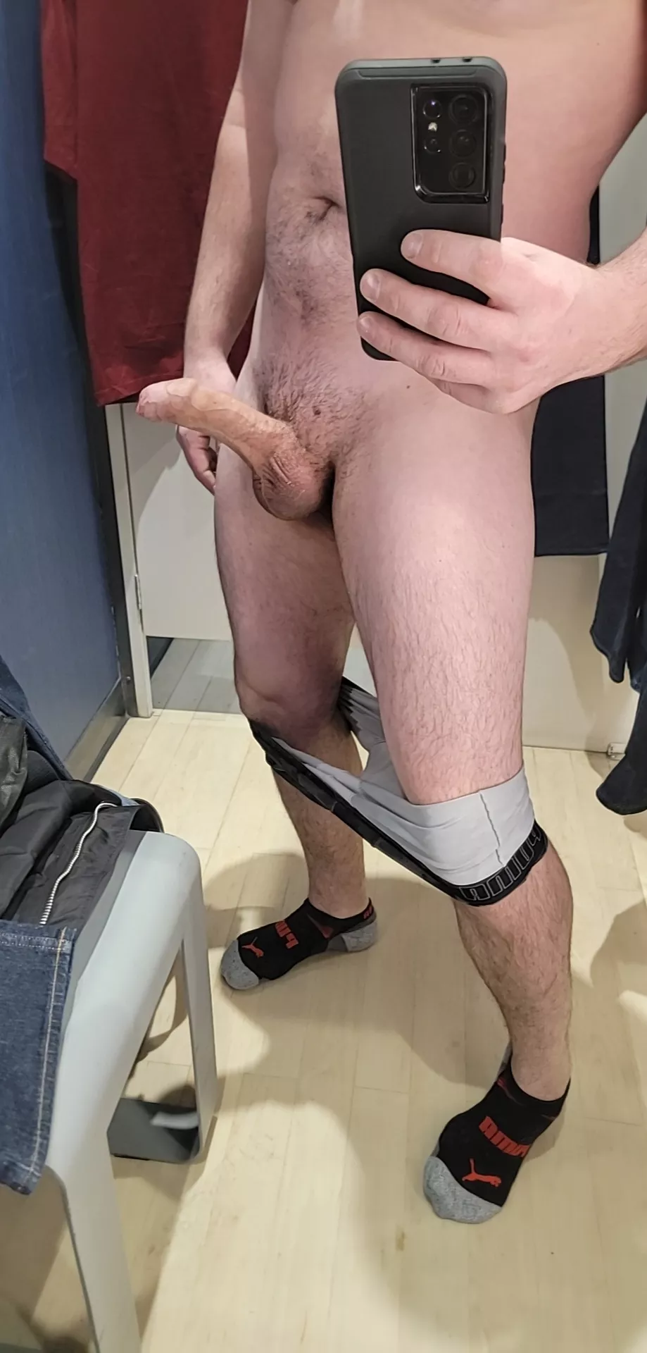 who dosent like a change room selfie (m)