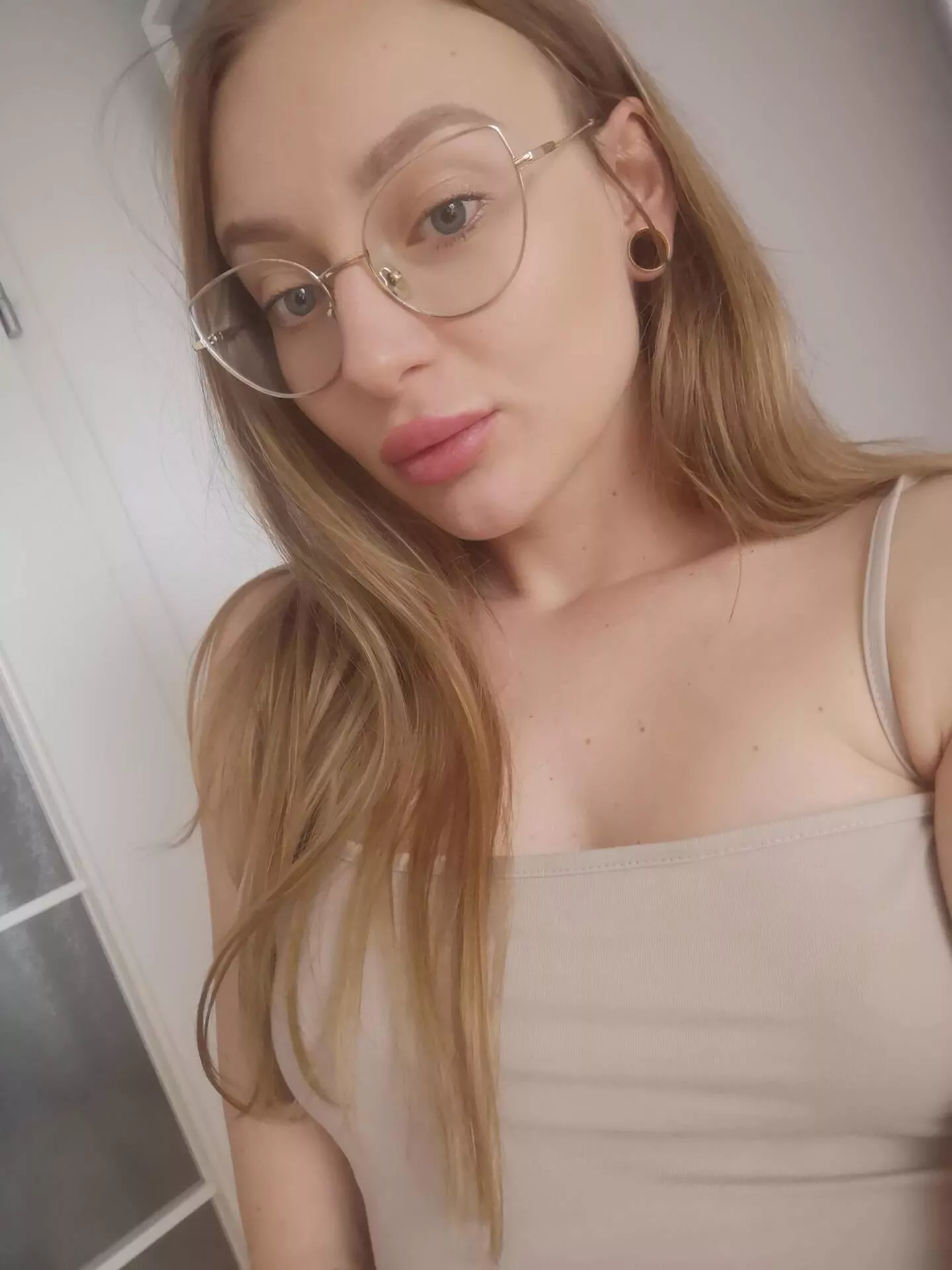 Would you fuck a girl like me? :)