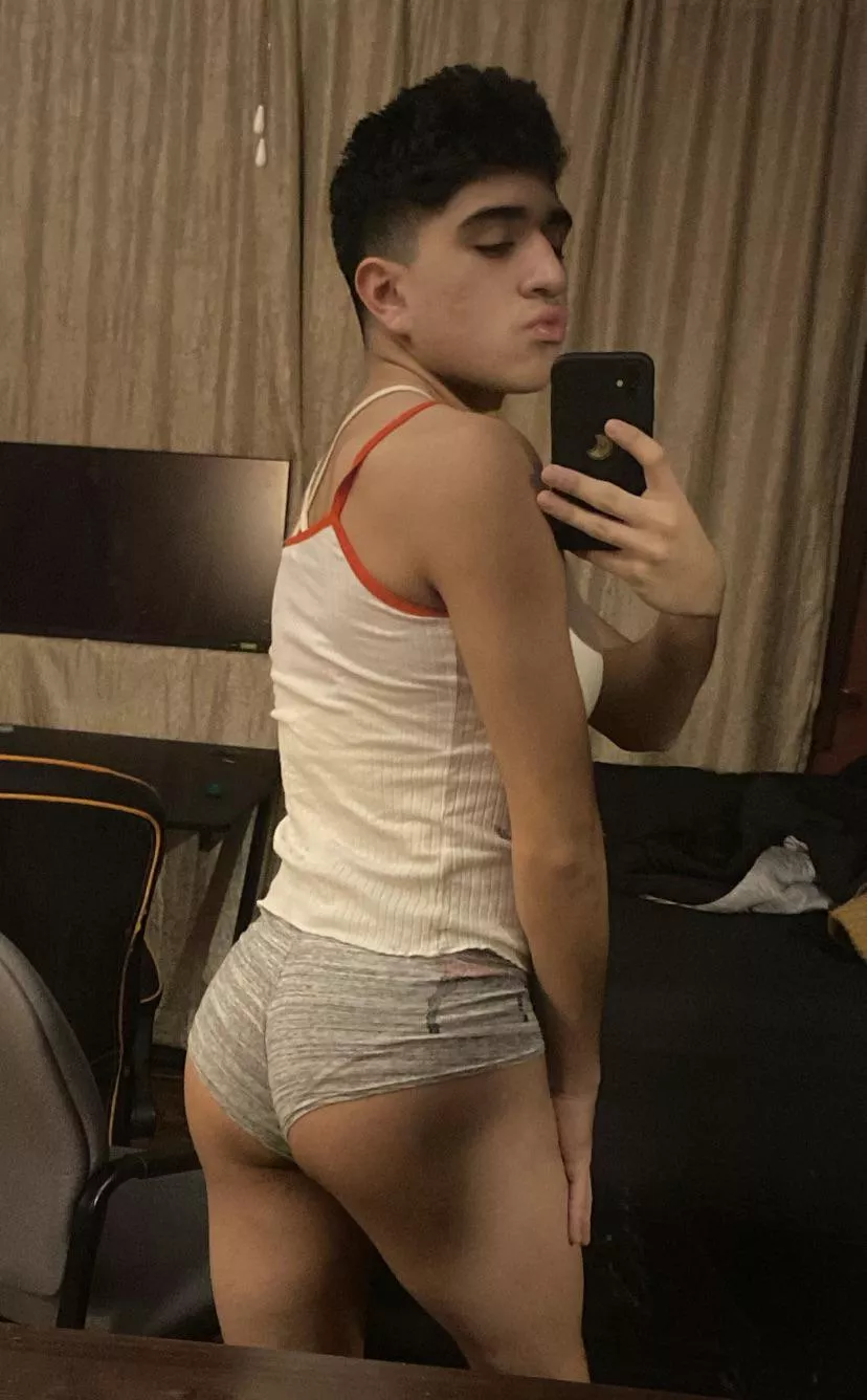 18 femboy