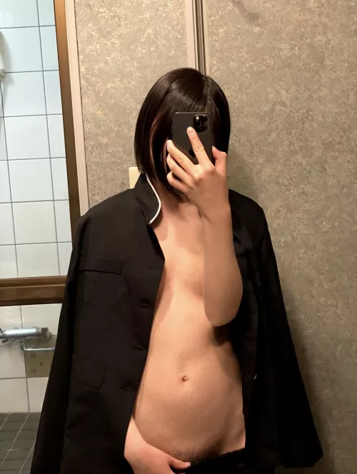🇯🇵 [19F] A little more revealing. 💕
