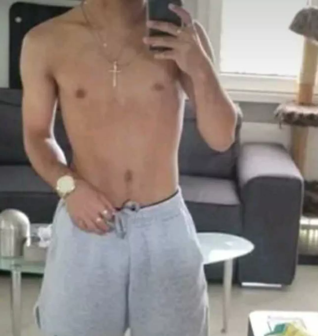 [23] I want random homophobic dudes to harass me and insult me. Dm me. I'll answer every text, please fill my messages with humiliating tasks and insults.