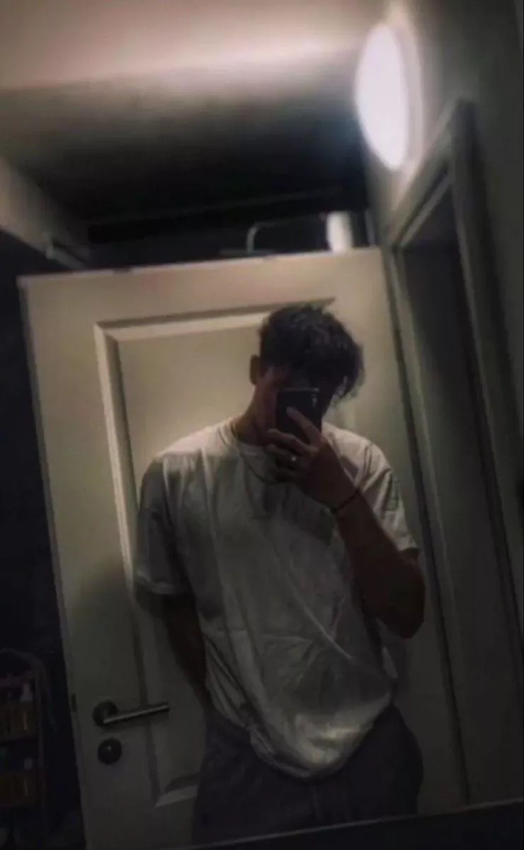 25 hot guy back from gym hot guys++hairy chest+++fit+++daddies +++add me on sc; apphunterjohn22