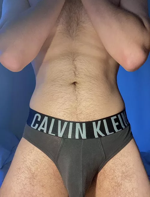 26 you need to be fit or muscular, and a slutty submissive bottom. Send asl and face @davidmikangelo