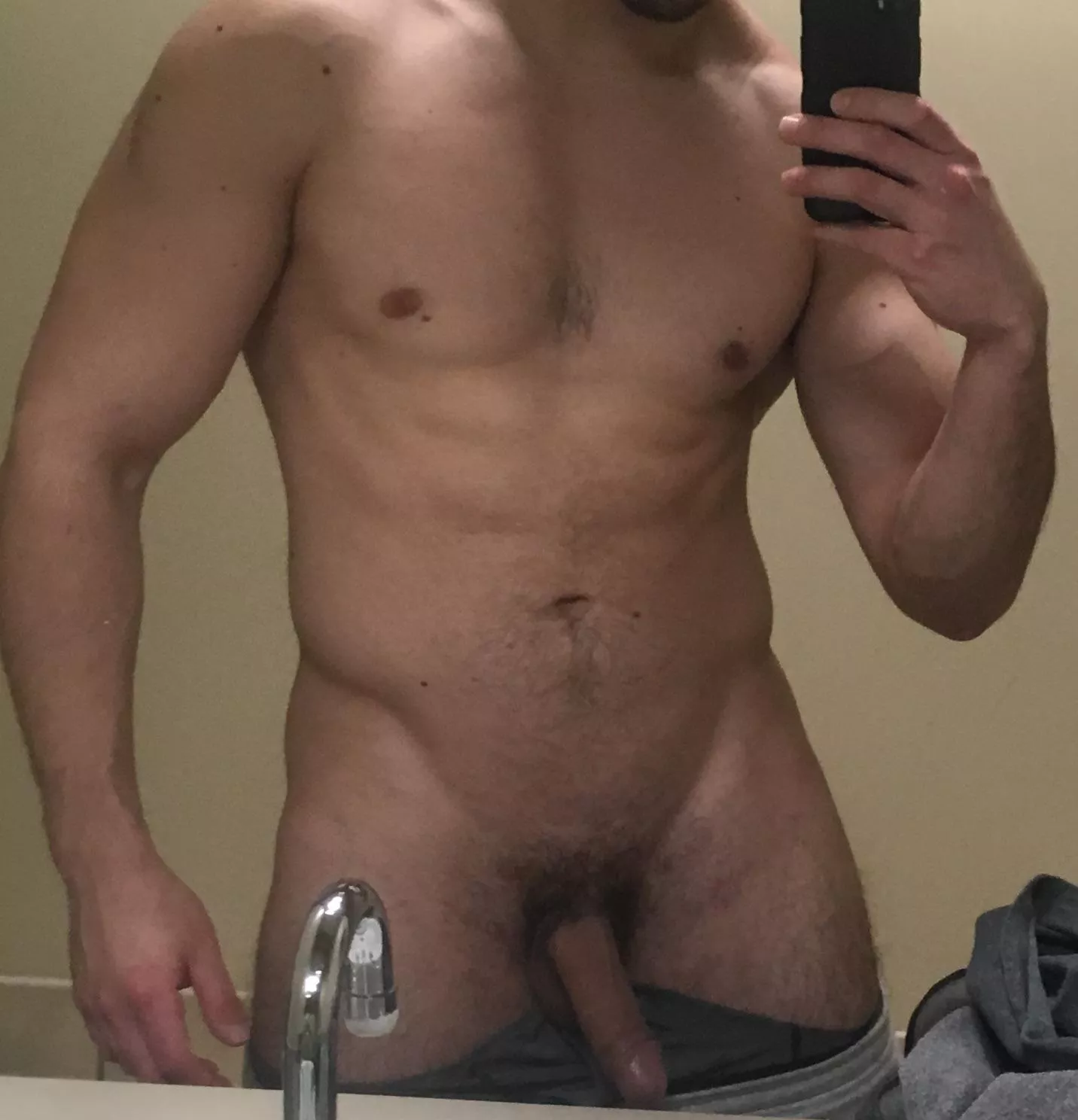 27 fit and hung looking for same