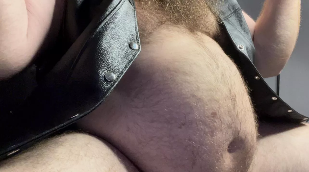 Bears wear leather, right? 🥵