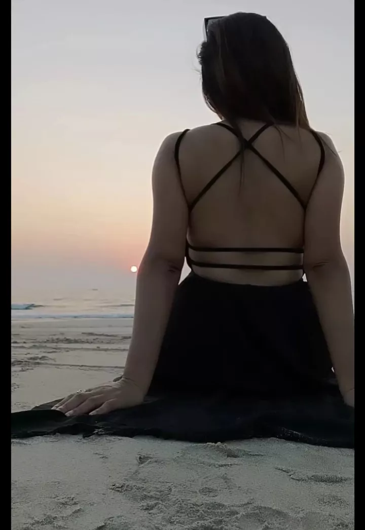 Black swimsuit and Black sarong is my favorite 🖤👙