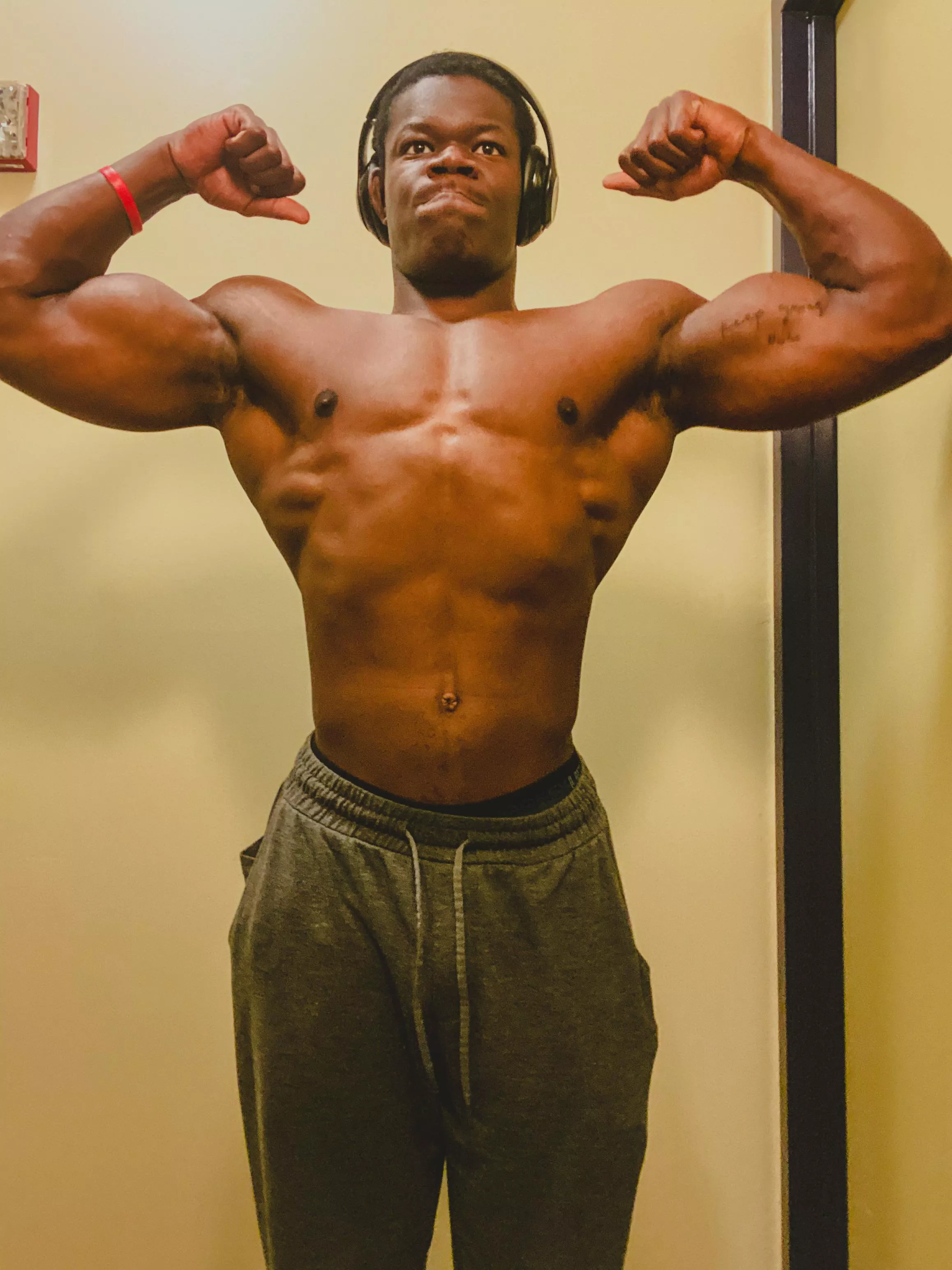 Double bicep pump 💪🏾