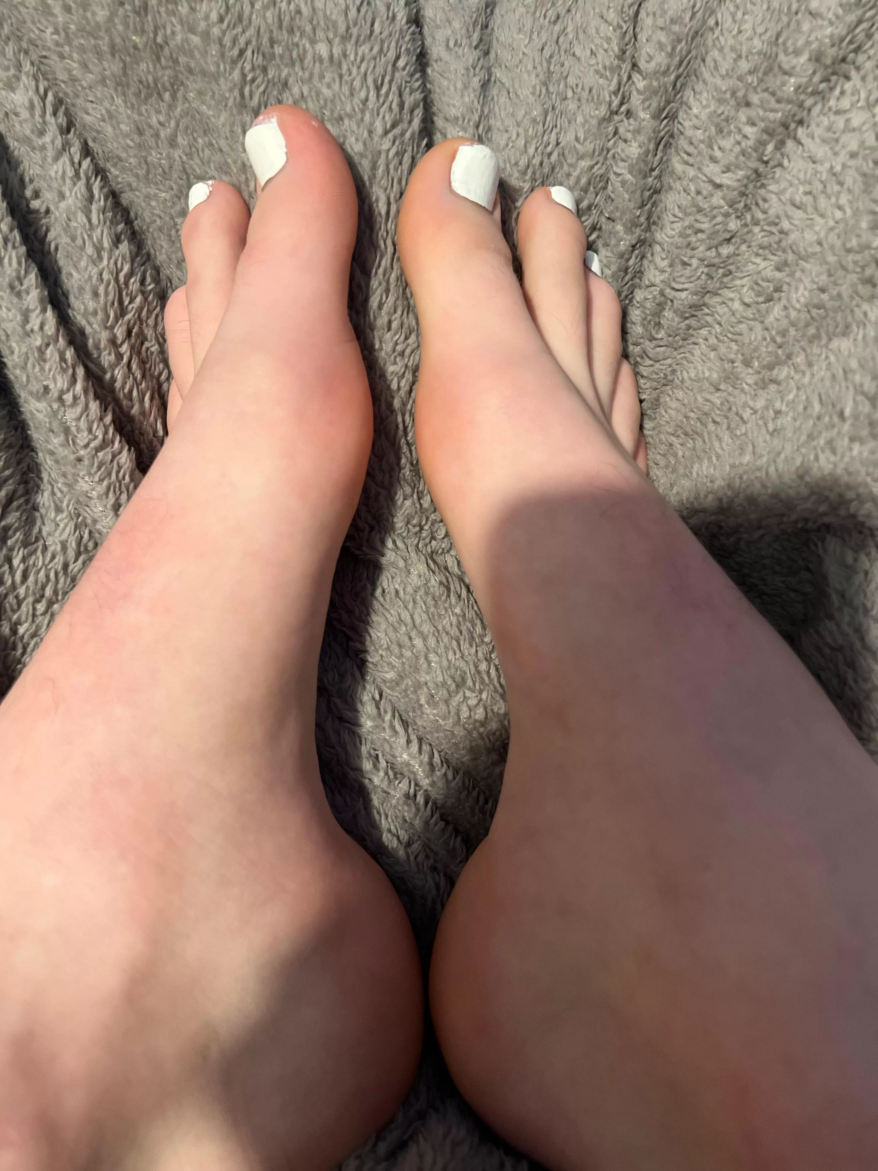 Femboy white toes