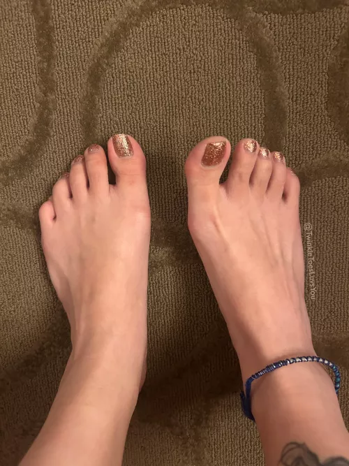 First verified post. My cute Asian toes wanted to say hi ❤️
