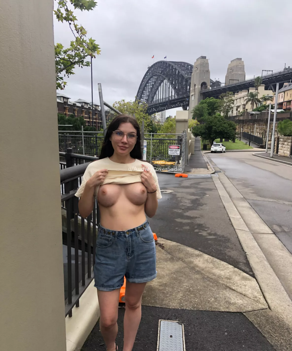Flashing in front of the Sydney Harbour Bridge 😋