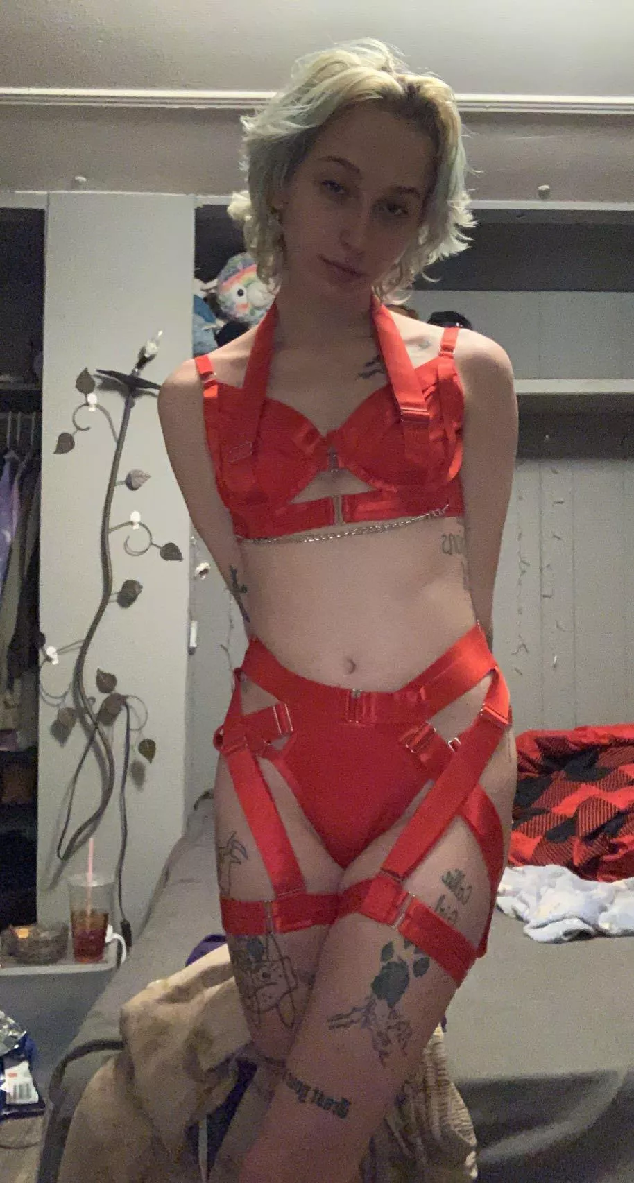 i fell powerful in red 😈