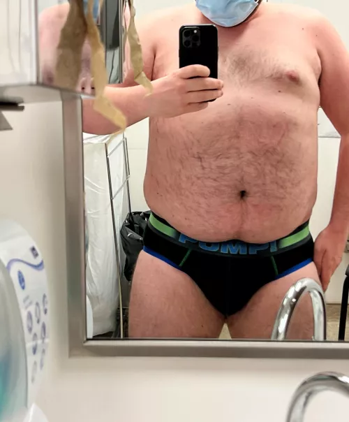 I had a scan at the hospital this morning. I took the opportunity to take a nice pair of briefs to feel sexy under the not very sexy hospital gown 😅🏥🩲