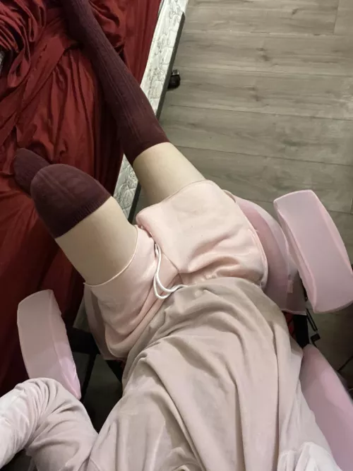 i just can’t get over these shorts!!! (the chair is cool to)