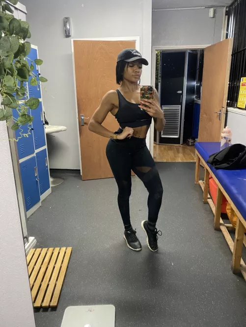 I need a lifting partner. Would you spot me? ?