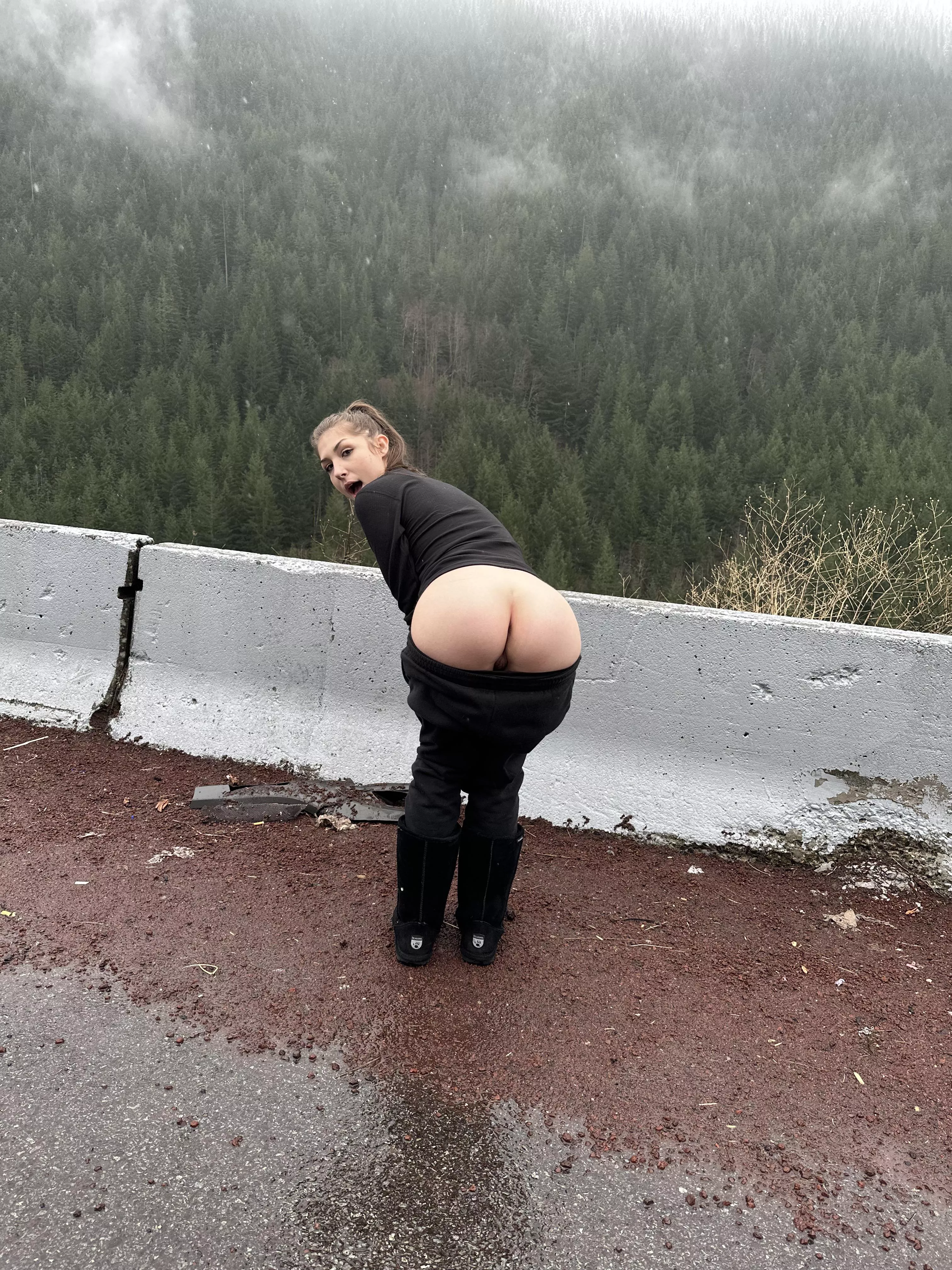 I showed my 🐱 and 🍑 for the world🙂☺️