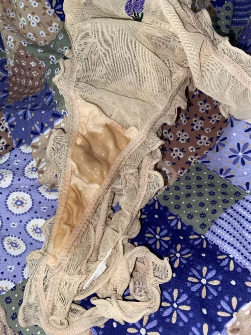 I teased myself with a vibrator for almost an hour🙈