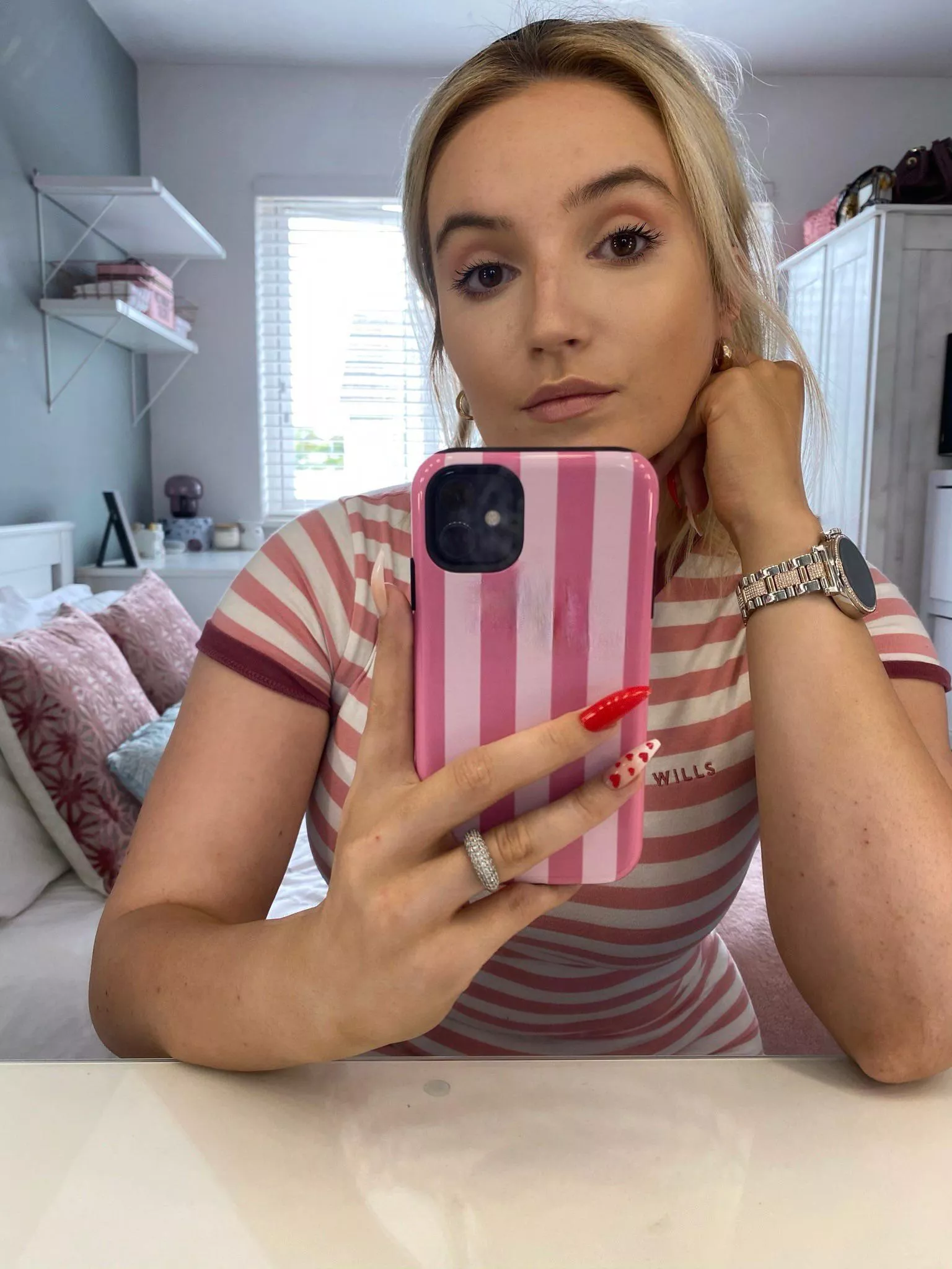 Just love long sexy nails!