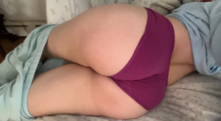 Just woke up with a very hungry booty