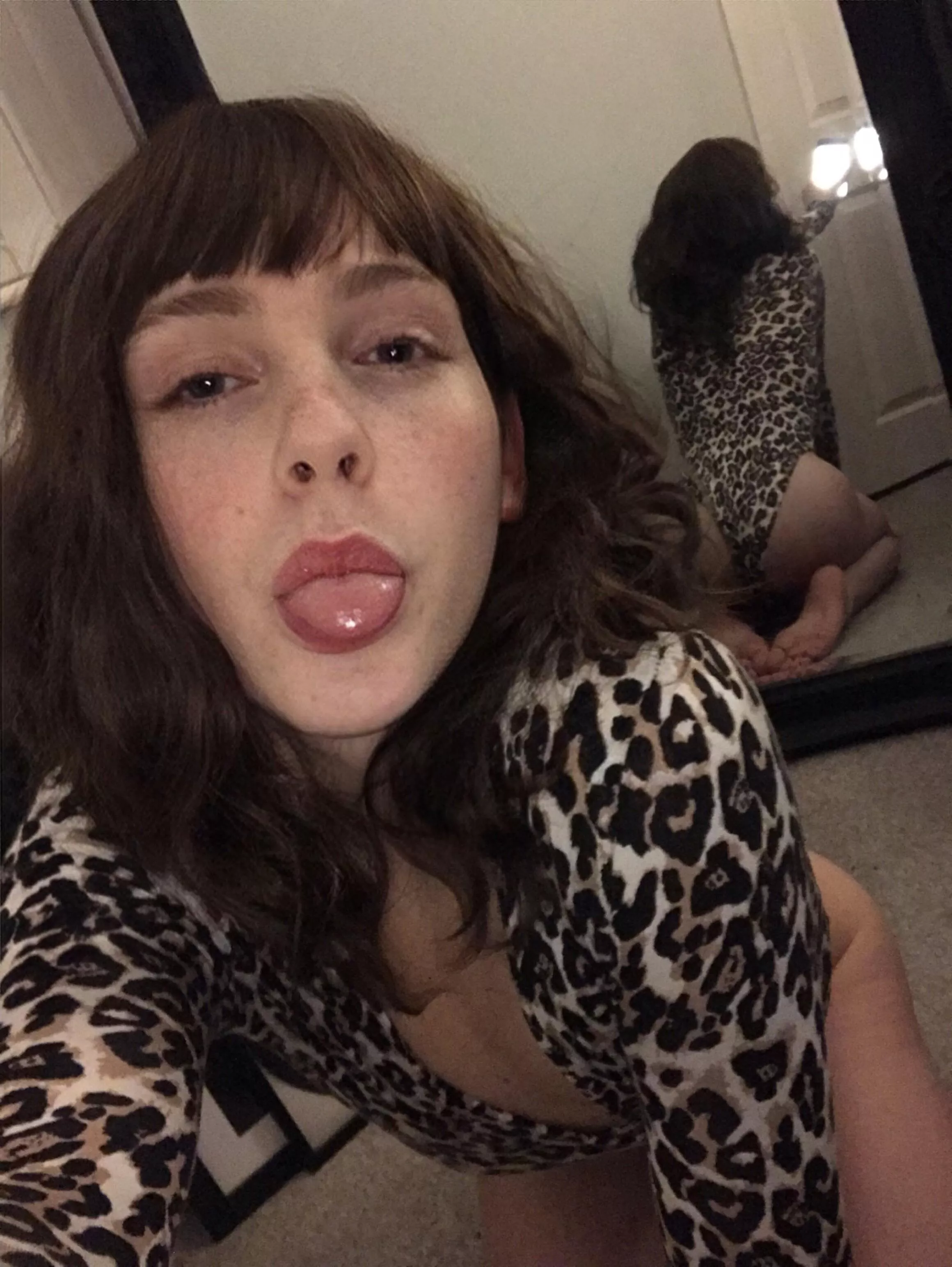 Kinda wanna be bullied but also kinda wanna be kissed and told I’m pretty lol💞