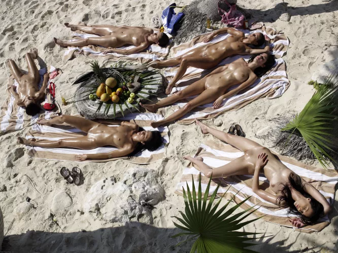 Melisa, Anna, Brigi, Muriel, Suzie & Suzie Carina - Picnic In Mexico