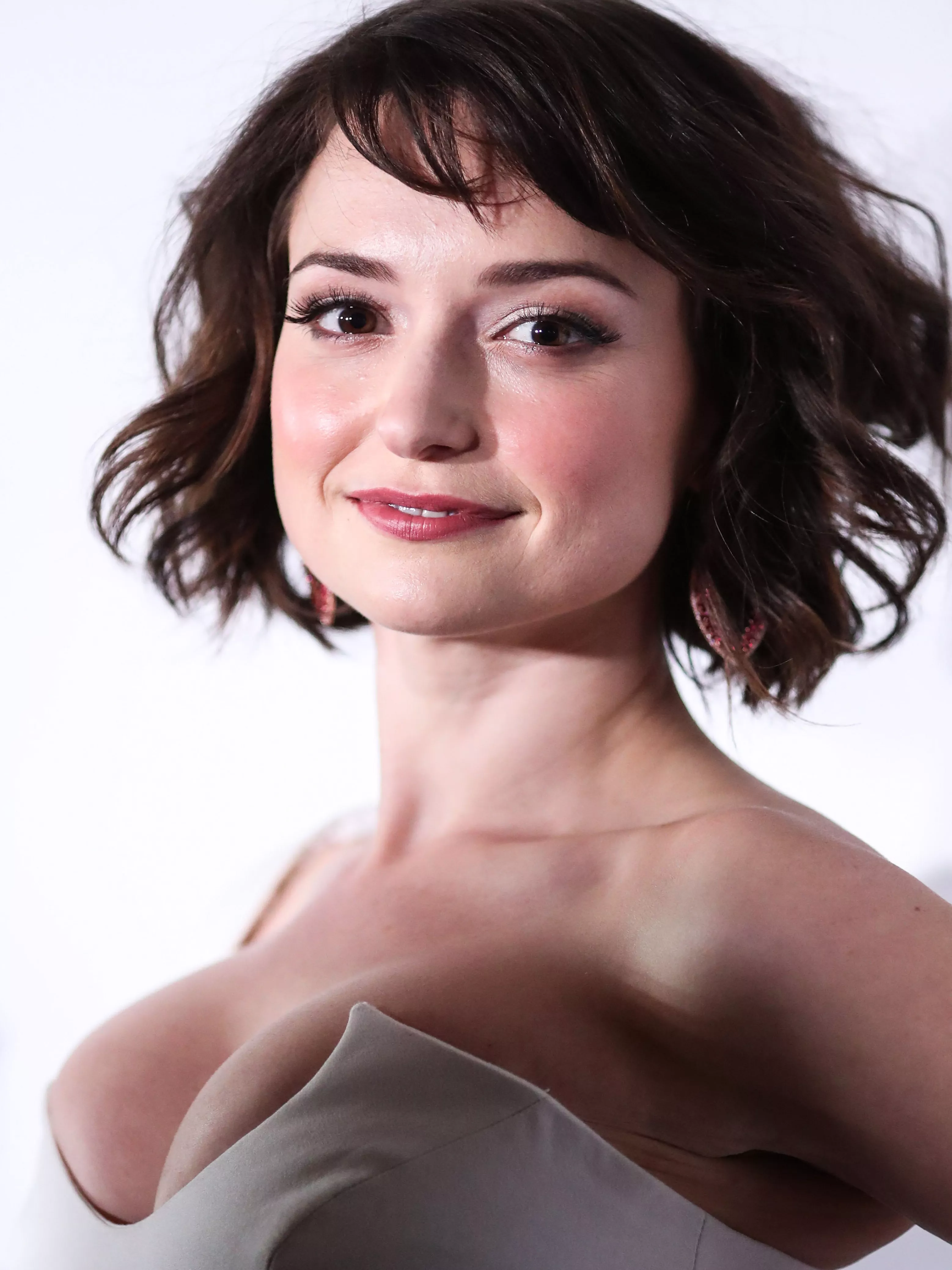 Milana Vayntrub