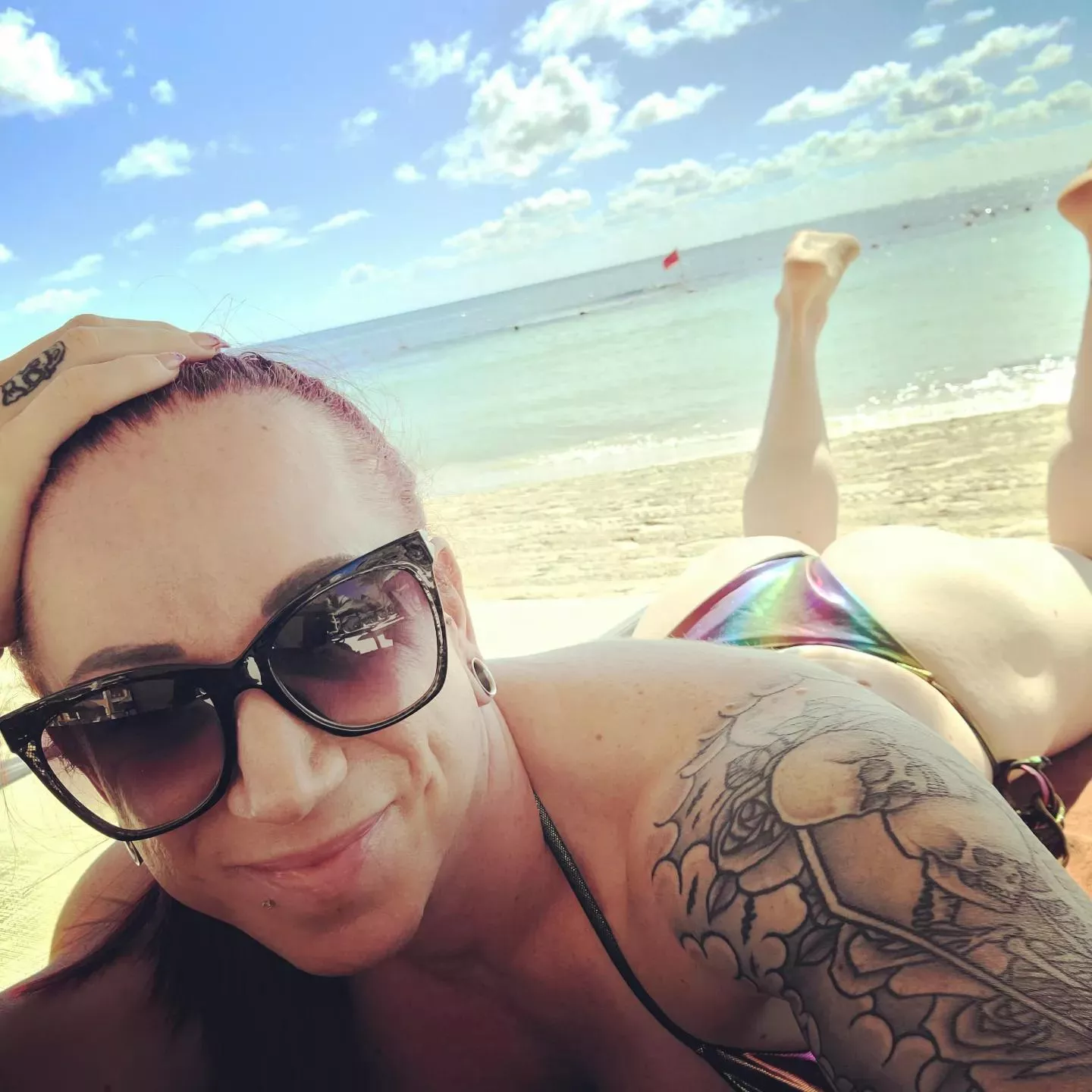 Missing those hot beach days 🥵