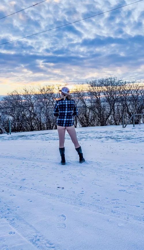 No pants, good thing you can’t see my goosebumps hehe