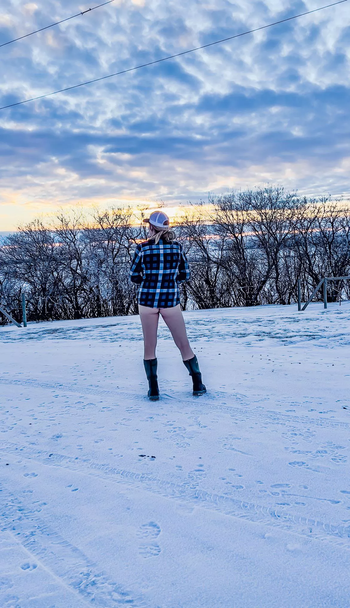 No pants, good thing you can’t see my goosebumps hehe