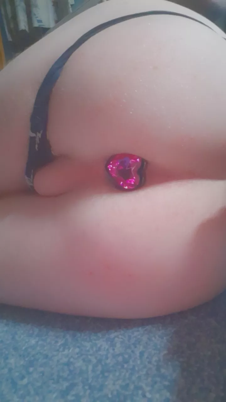 Plump femboy butt 🍑❤