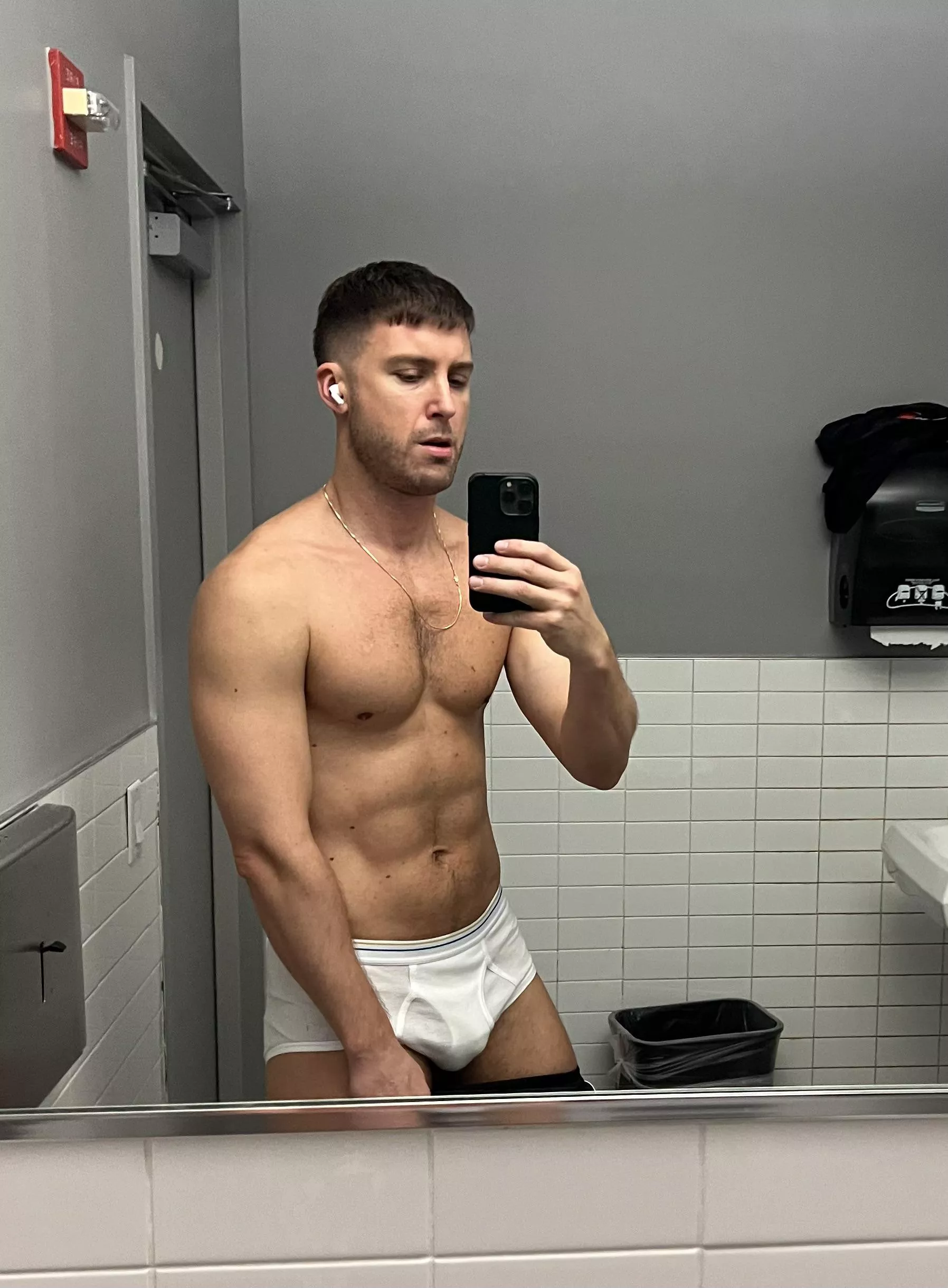 TGIF what’s up this weekend? 😏