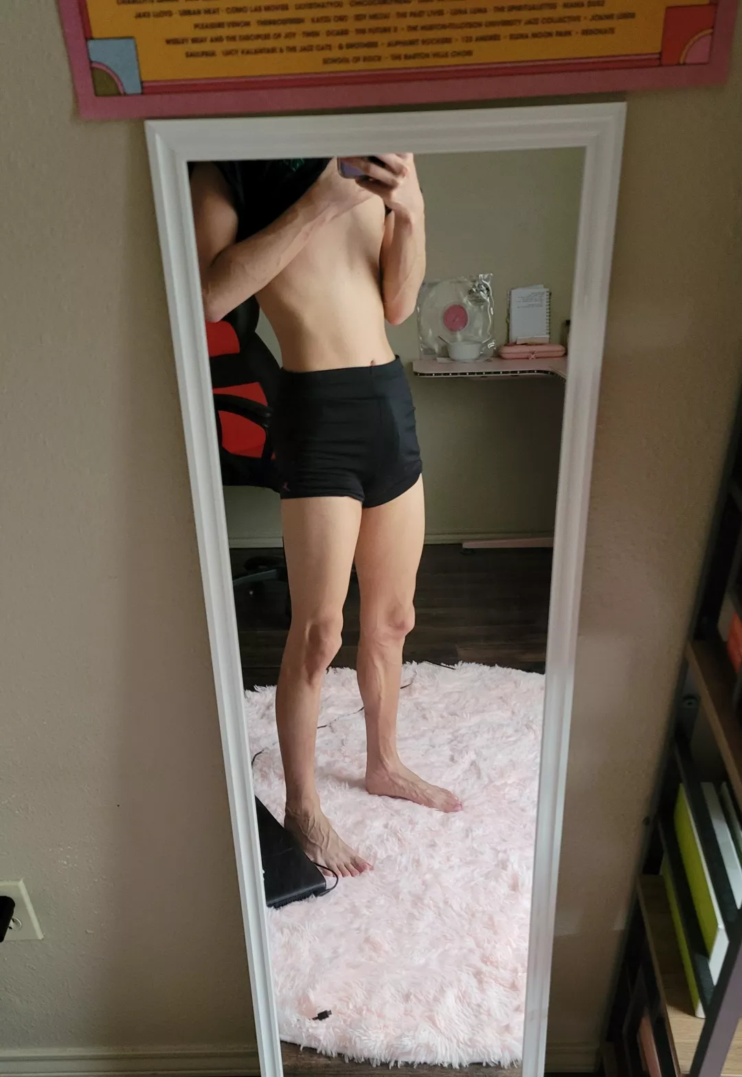 The morning wood peeping through the spandex 🫣🫣