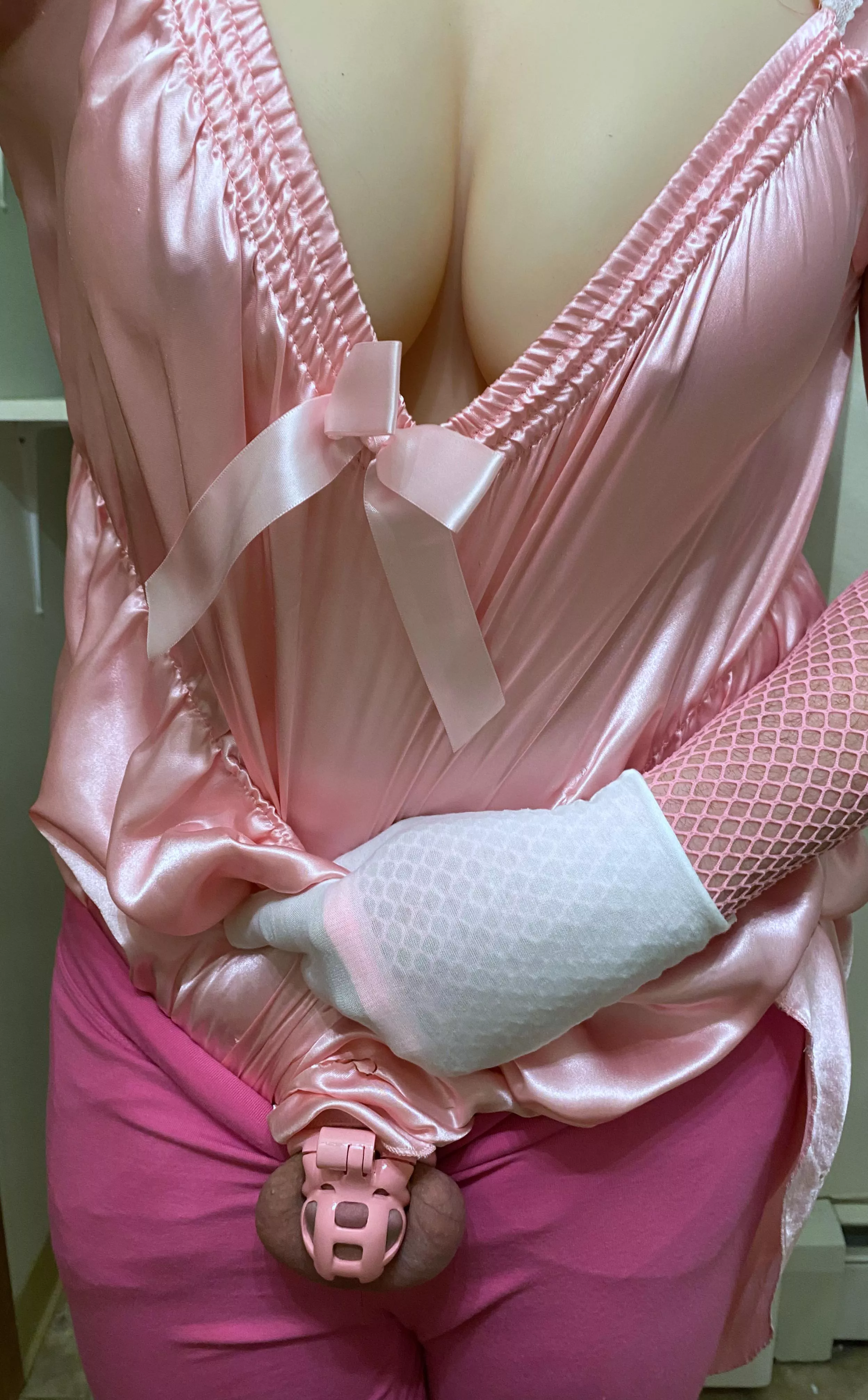 This is a chastity page! Eyes down there!