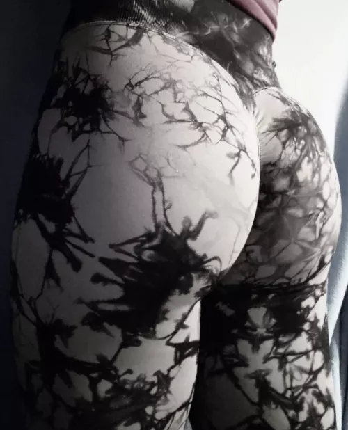 Tiktok leggings make my gains look great