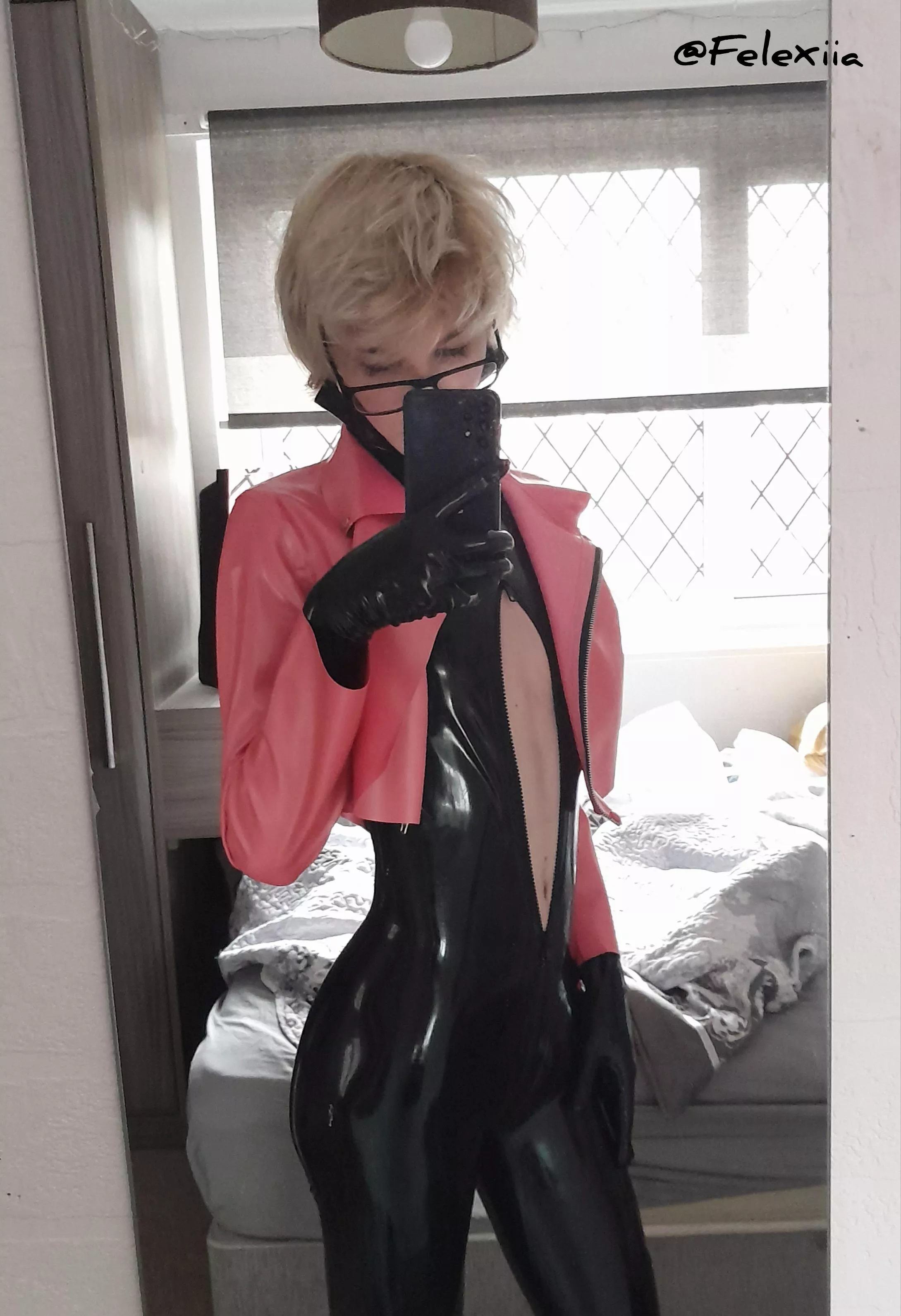 Wanna worship my tummy?~