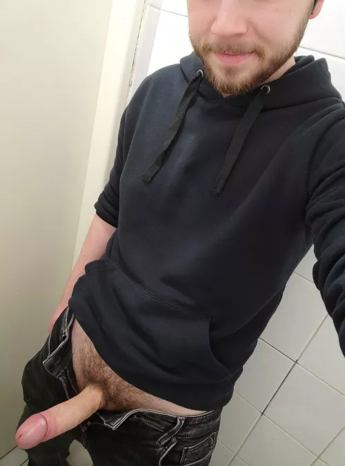 Who wants a thick load? 💦