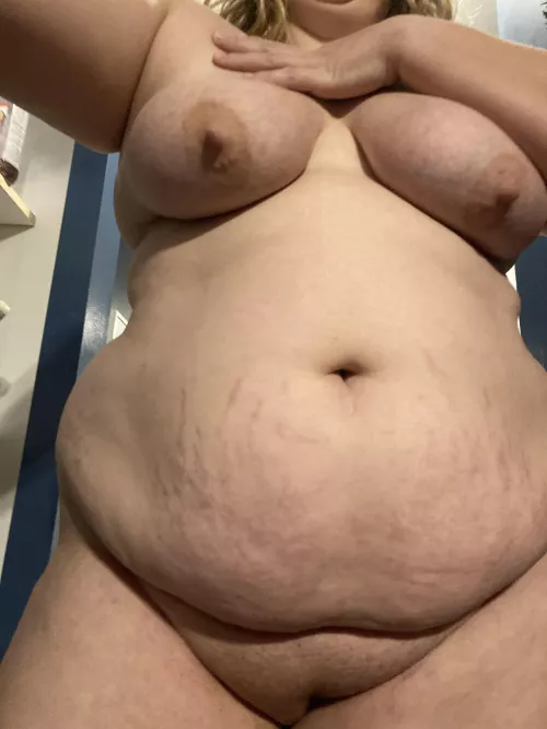 Who wants some saggy milf for breakfast?