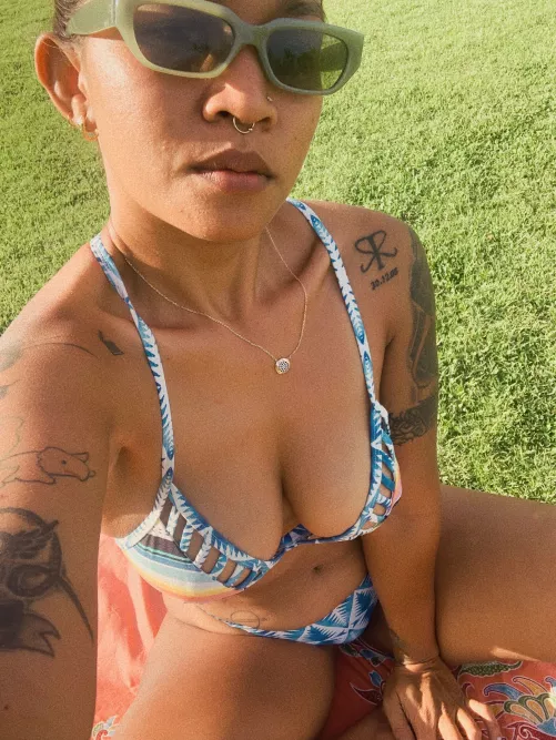 Would you aim for my face or my boobies? 😏