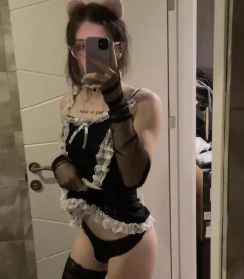 would you step on my bulge while i was cleaning up for u? 🥺