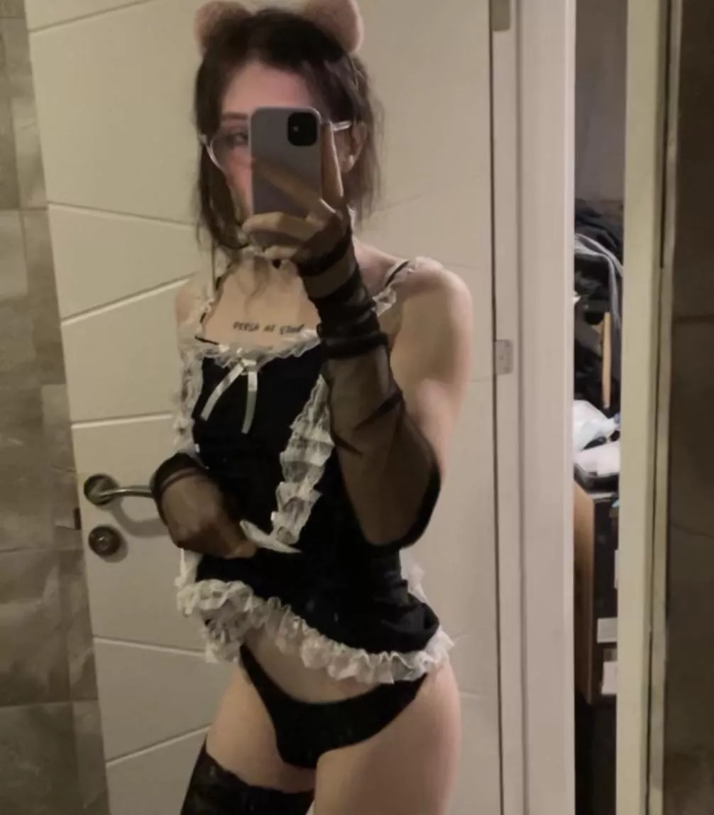 would you step on my bulge while i was cleaning up for u? 🥺