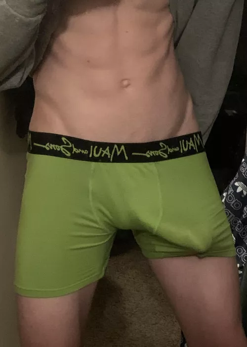 18 m looking to cam with another young guy. Dm me if you wanna do stuff. MUST BE A YOUNG SMOOTH TWINK. Sc: illeatyourass22