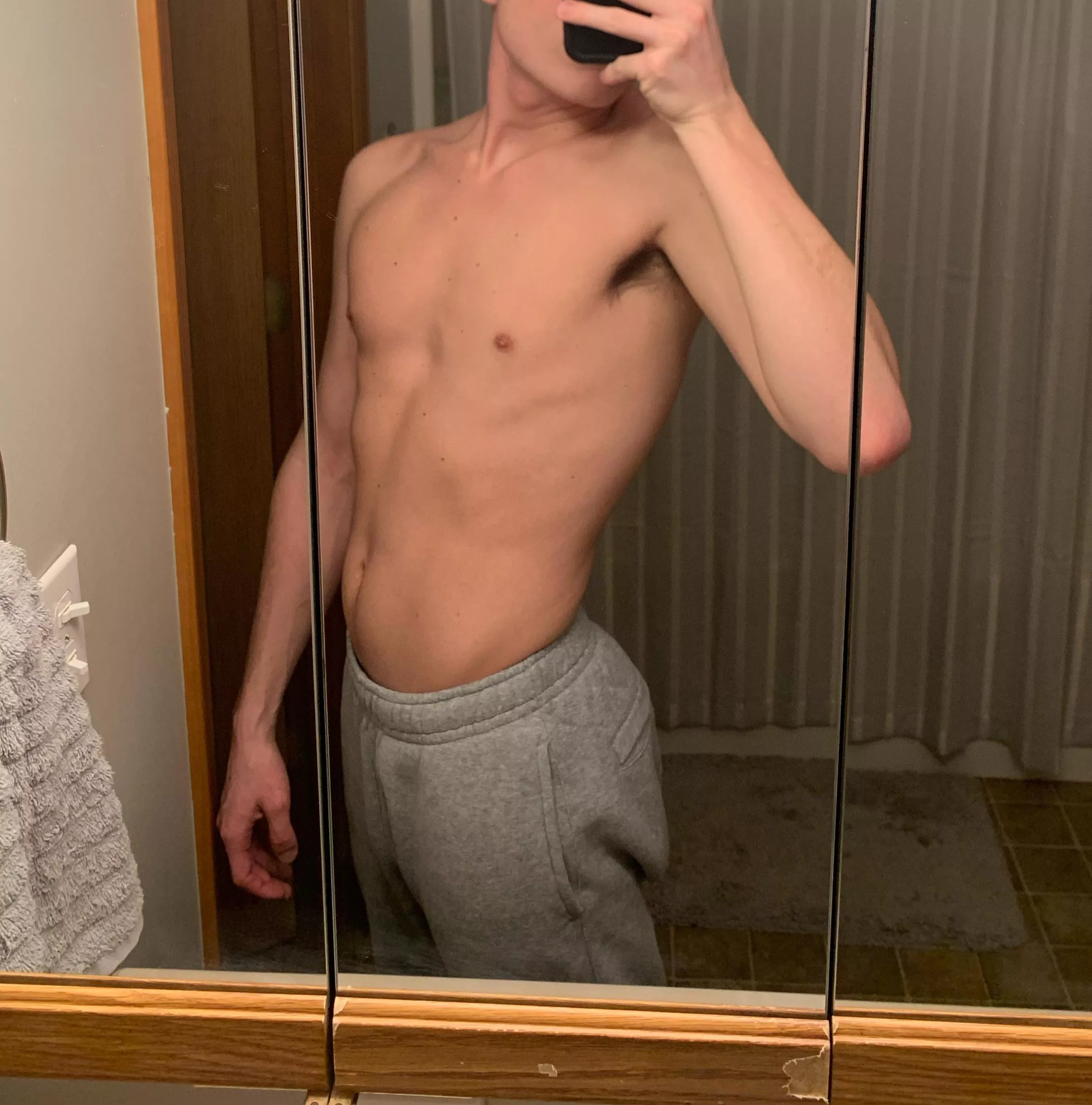 19 m US bottom looking for masc hung tops send pic snap: daneloyer