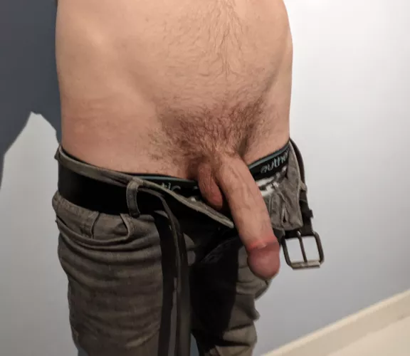 [21] Anyone want to help me out with my first bi experience?