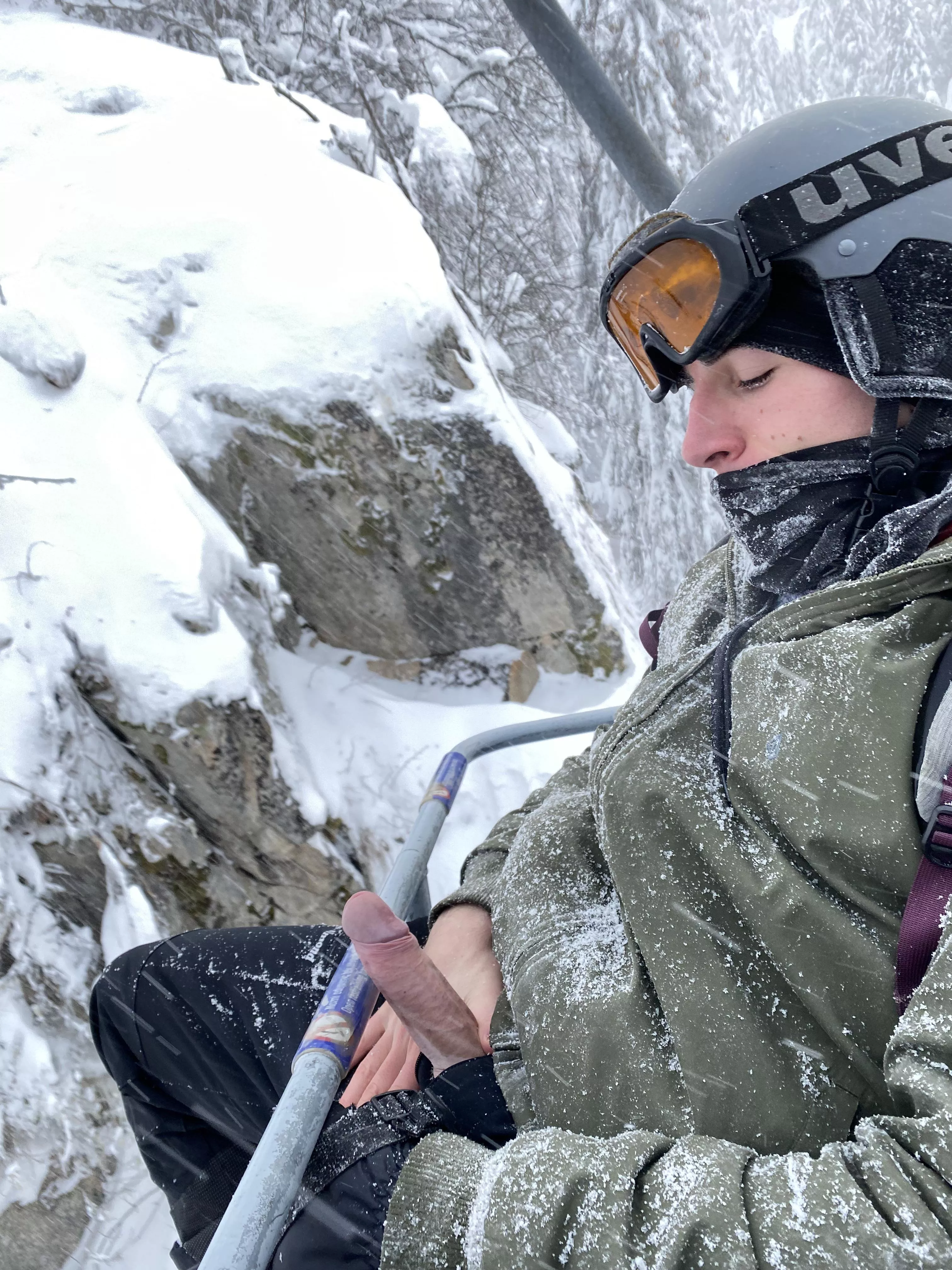 (21) Kinda cold out here, who’s gonna keep me warm bros?😏