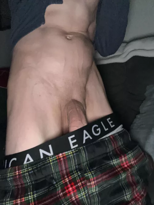 23 m looking for a bttm to have fun with while my gf is at work, pm me