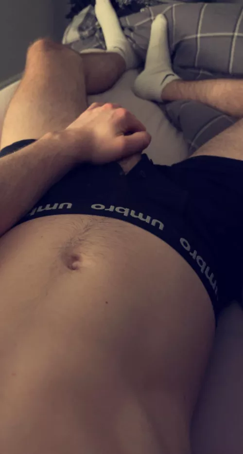 23 straight fit lad. Looking for fit bros who Wunna start a group for dares / pic swaps. send a pic when you add @yourladolly