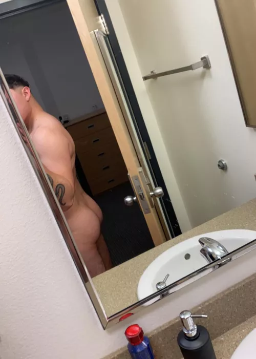 [24] Come shower with me bro
