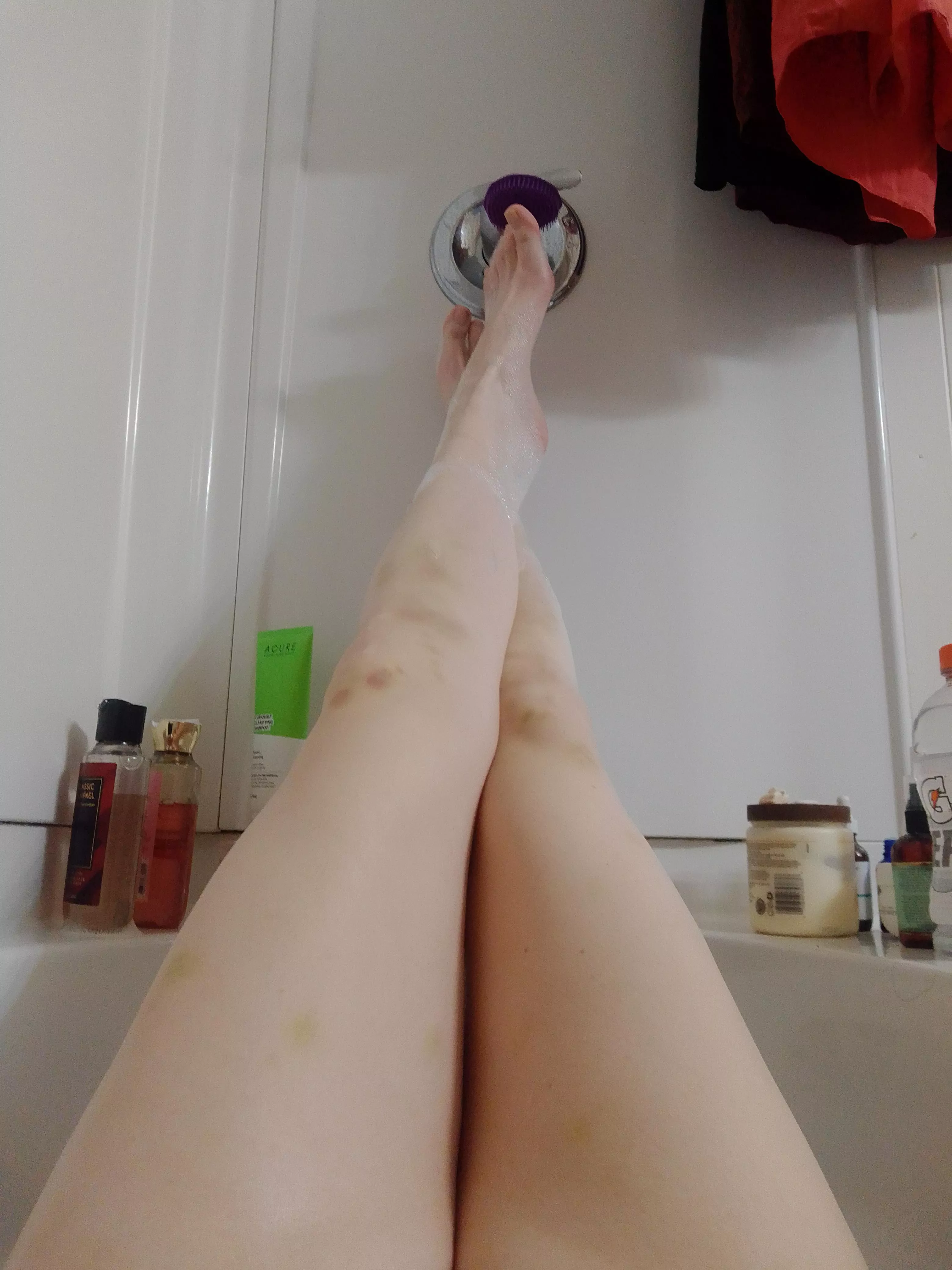 Beat the fuck out of my legs this week, oof. Just in case you're wondering....yeah, the bruises go all the way up.